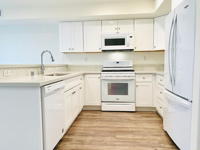 Building Photo - LIVE BY THE BEACH! LUXURY PACIFIC BEACH 3-...