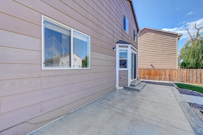 Building Photo - $2,225- 3bed/2bath Home in Fountain with B...