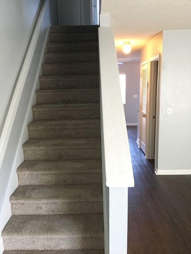 Building Photo - 2 Bedroom 1.5 Bath Townhome On James Island!