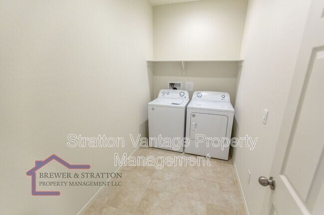 Building Photo - 18473 N Lakeside Dr