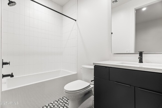 Building Photo - 1538 W Wagon Wheel Dr