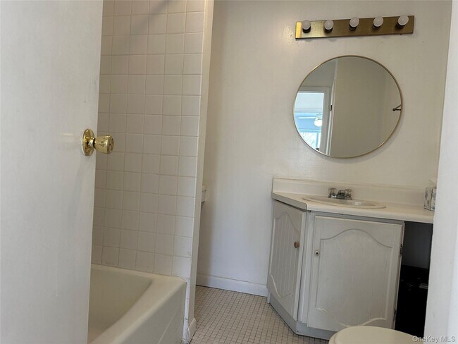 Building Photo - 165 Ulster Ave