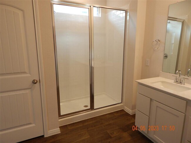 Building Photo - 705 Mais Dr