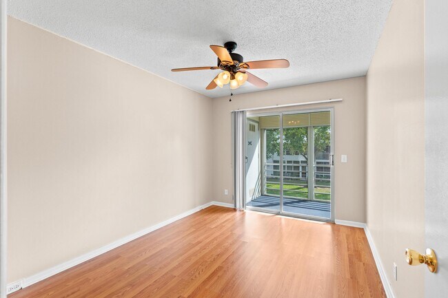 Building Photo - 54 Newport Ct