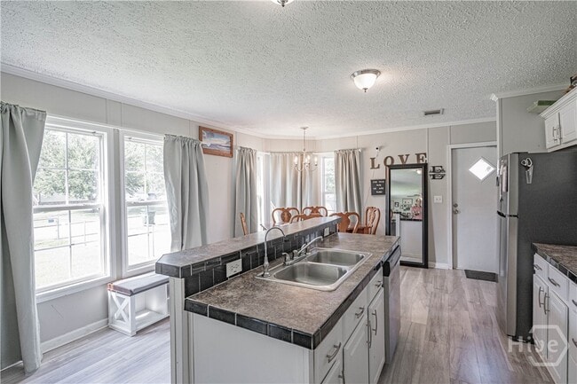 Building Photo - 75 Willow Ln