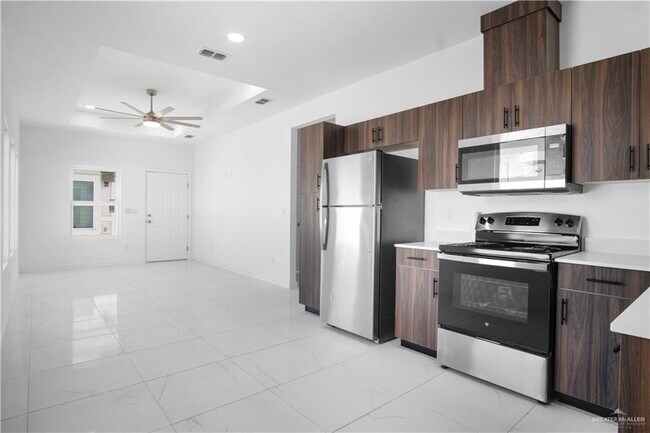 Building Photo - 18 Vision St