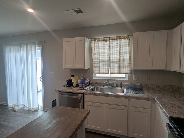 Building Photo - 133 Fernside Ct