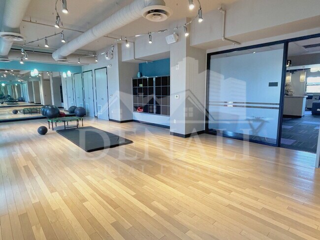 Building Photo - 535 W Thomas Rd