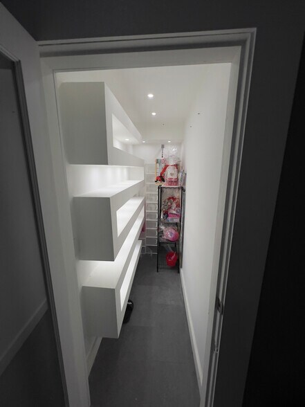 Building Photo - 107 Summer St