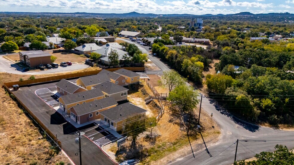 Building Photo - 705 Fifth St