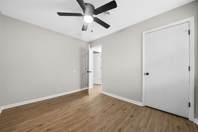 Building Photo - 125 Tandy Dr