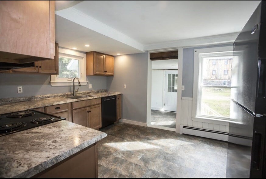 Kitchen - 21 Meadow St