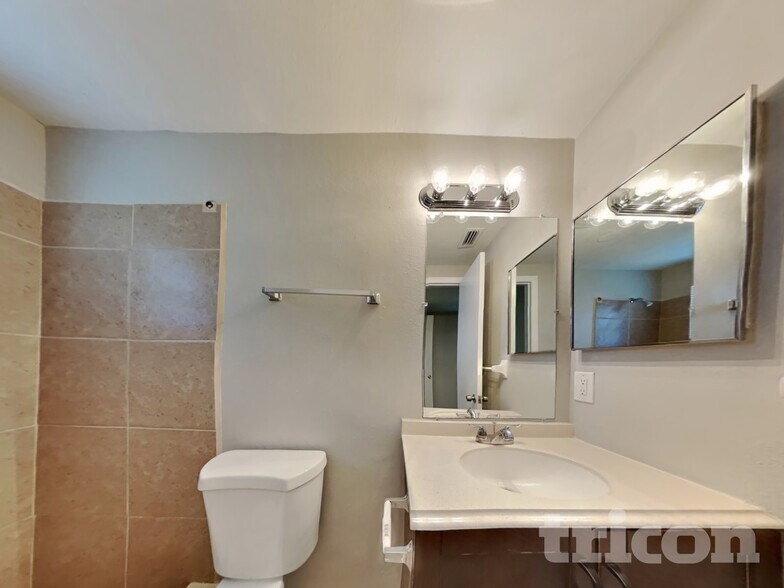 Building Photo - 8664 Mockingbird Ln
