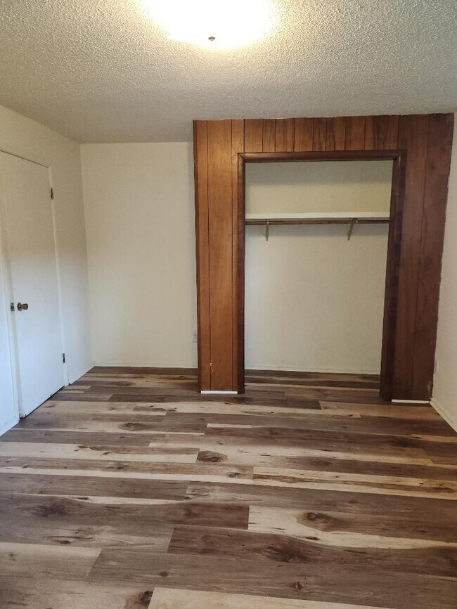 Building Photo - 1890 Kalmia St