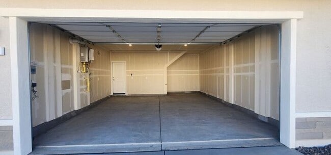 Building Photo - Newer home in Sparks!