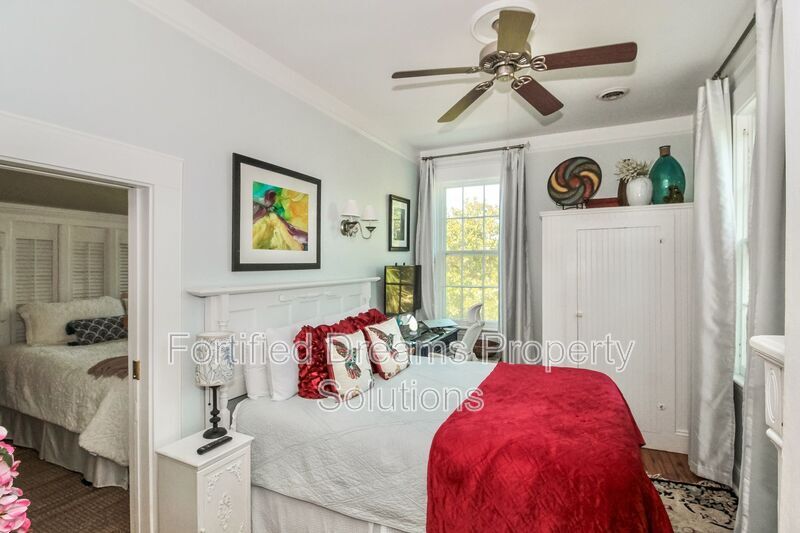 Building Photo - 205 S 5th Ave