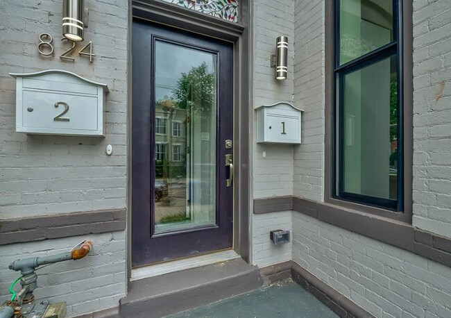 Building Photo - 824 I St NE