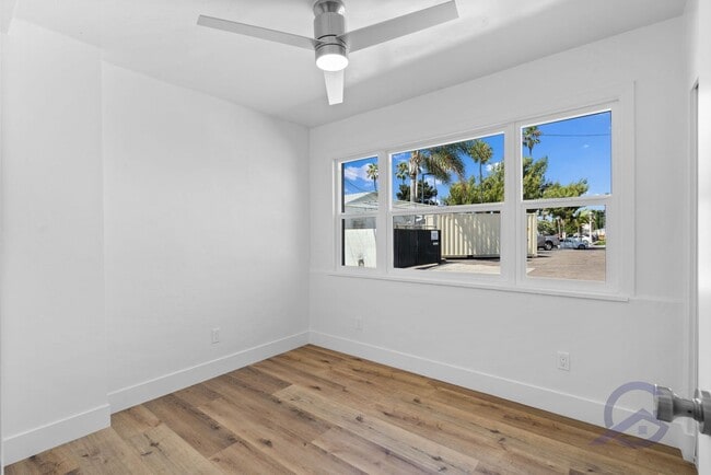 Building Photo - Completely Renovated Ocean Beach 1 Bed/1 Ba