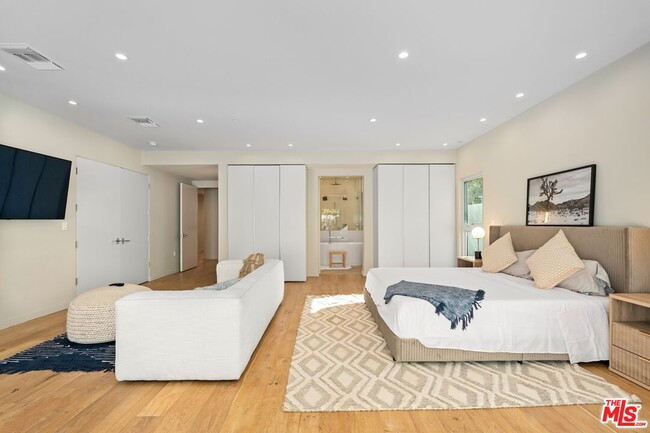 Building Photo - 1621 Malcolm Ave