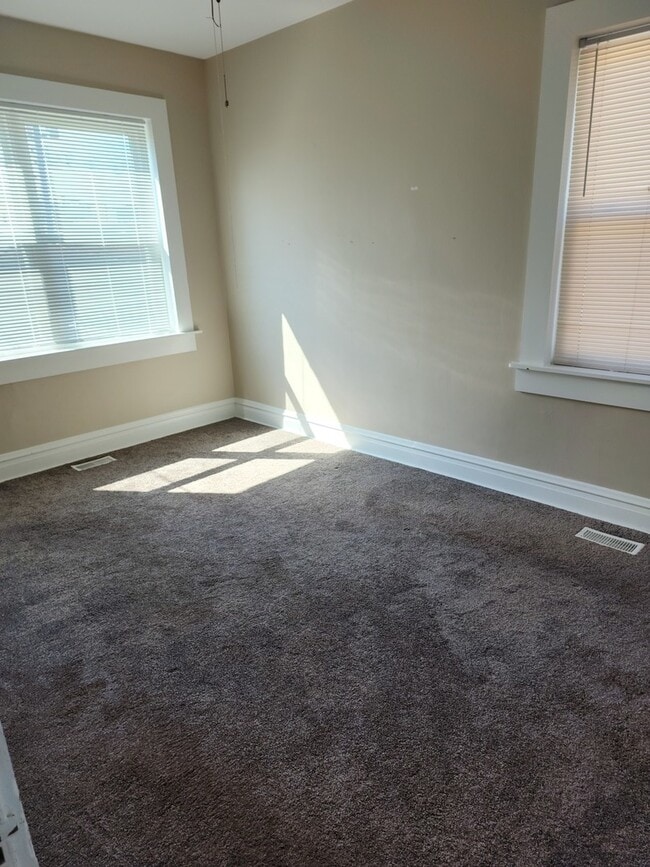 Building Photo - 5808 N Navarre Ave