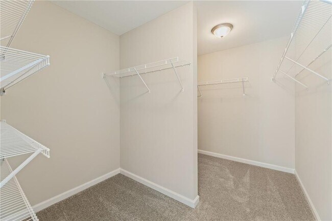 Building Photo - 978 Valley Rock Dr