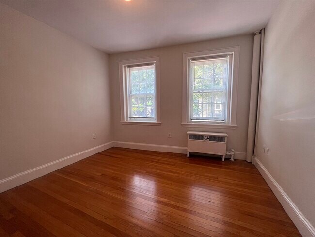 Building Photo - 353 Harvard St