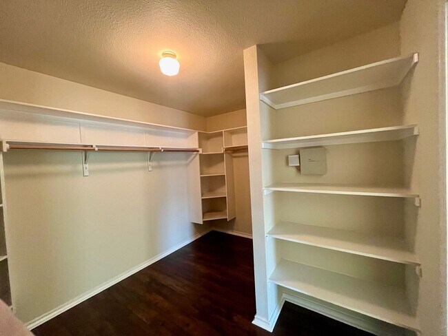 Building Photo - *Fantastic Home in Great Stone Oak Location*