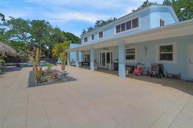 Building Photo - 6900 SW 104th St