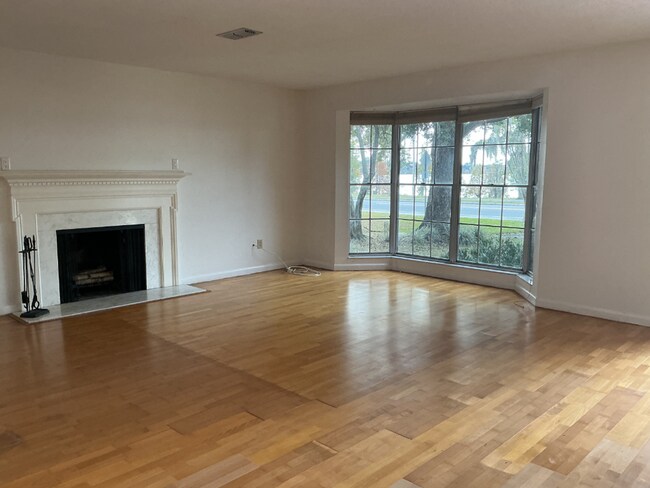 Building Photo - 158 Lake Hollingsworth Dr