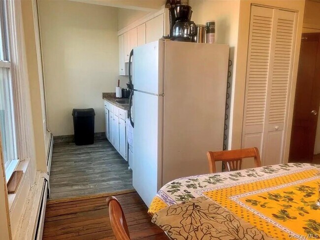 Building Photo - 118 Main St