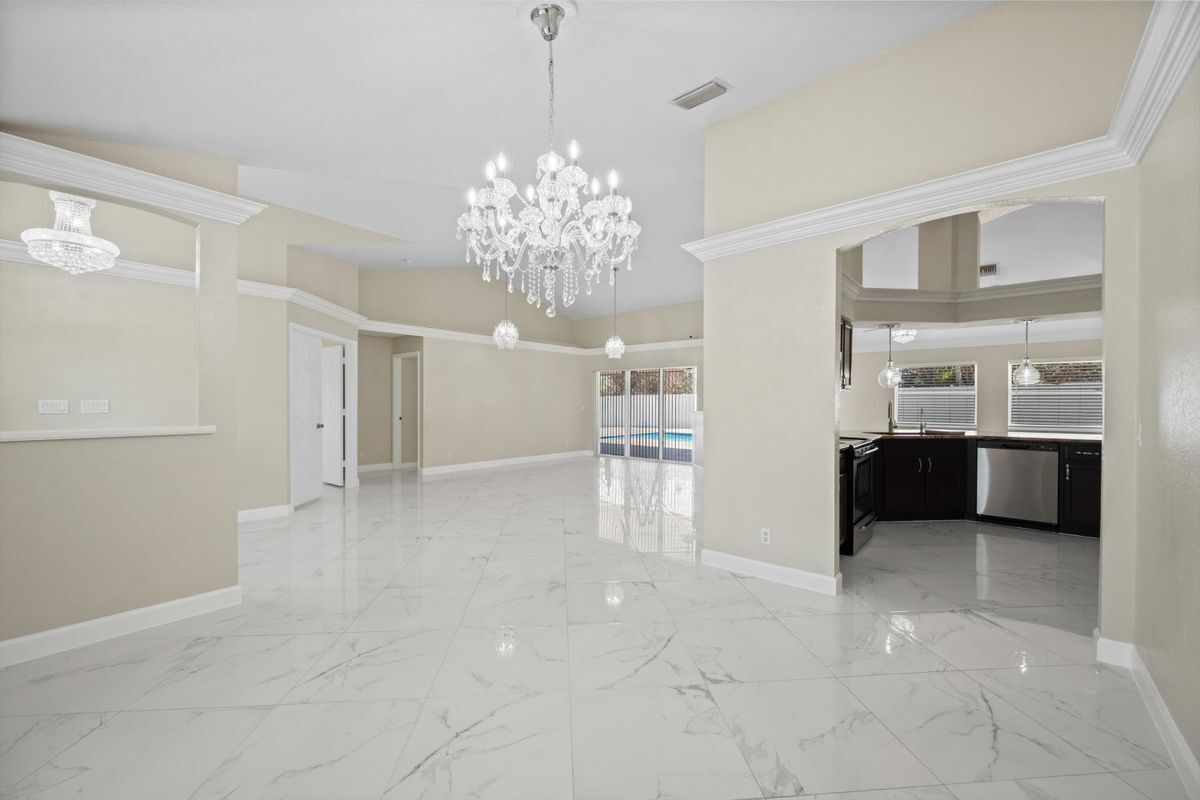 Building Photo - 5450 NW South Crisona Ct