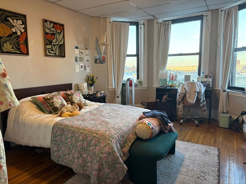 Building Photo - 1066 Commonwealth Ave