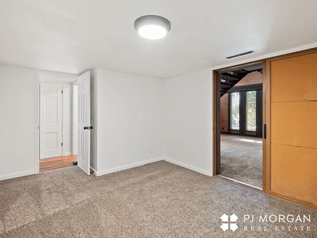 Building Photo - 5 Bedroom, 3 Bathroom - Newly Updated
