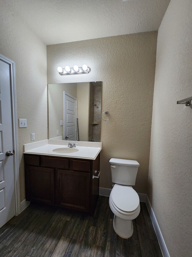 Building Photo - Walk to Historic Gruene / Fridge Included/ Gas Cooking / Fenced in Yard / CISD