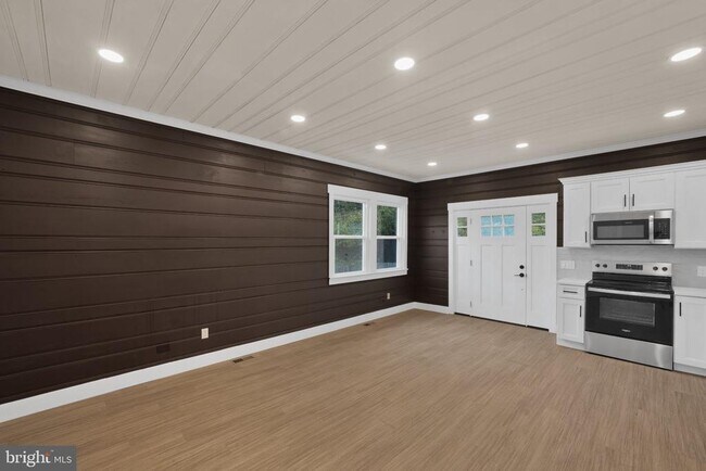 Building Photo - 71 Dreamland Park Dr