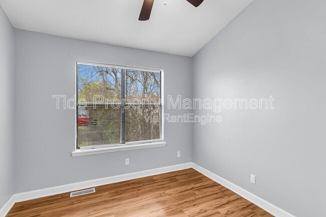 Building Photo - 206 Pine Shadow Dr