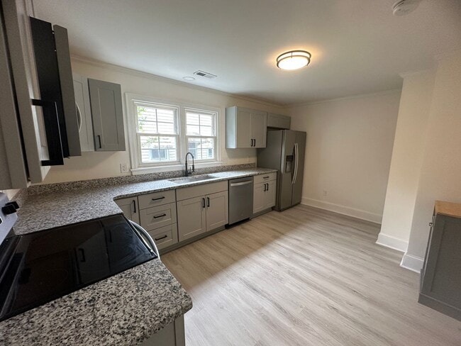 Building Photo - Newly renovated 2Br 1Ba Cottage