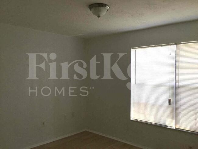 Building Photo - 8801 N Bermuda Dr