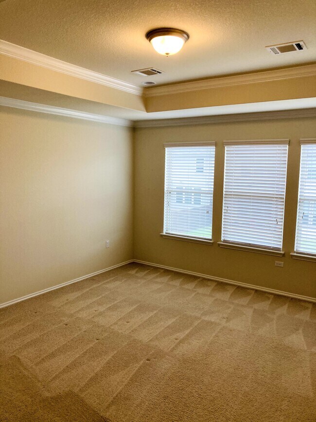 Building Photo - 14012 Eucalyptus Bnd