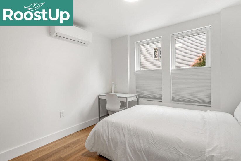Building Photo - Furnished private bedroom with private ensuite bath