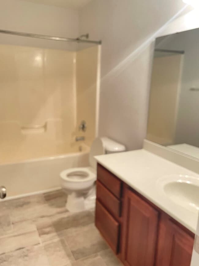 Building Photo - 3215 Lauderdale Ln