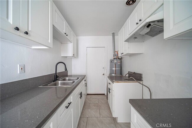 Building Photo - 1127 E 67th St