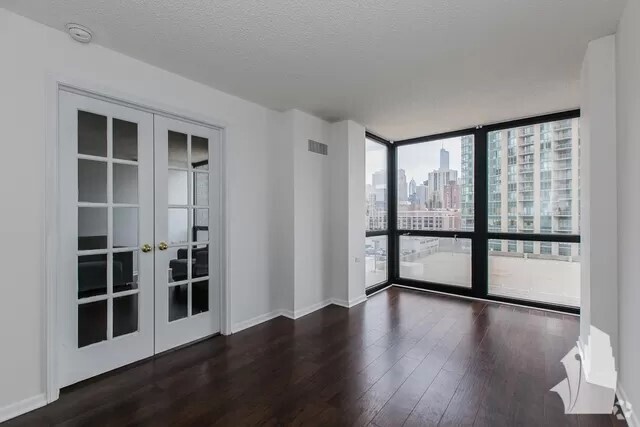 Building Photo - 1122 N Clark St