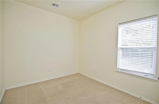 Building Photo - MUST SEE 3BDRM 2BATH HOUSE!!!