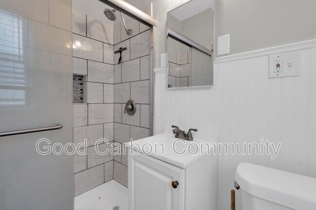 Building Photo - 176 Richmond Ave