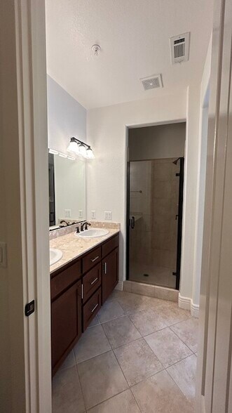primary bathroom-1 - 3408 Fostoria Way