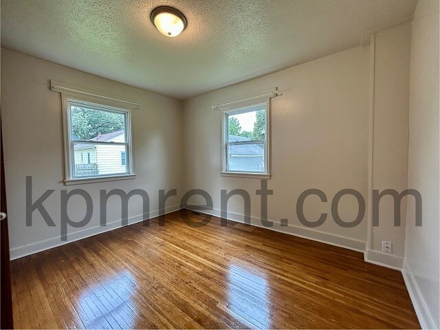 Building Photo - 1109 3rd Ave NW