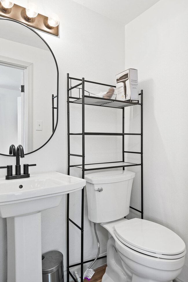 Building Photo - 406 Robert Dr