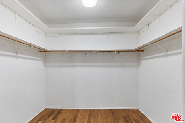 Building Photo - 864 Wellesley Ave