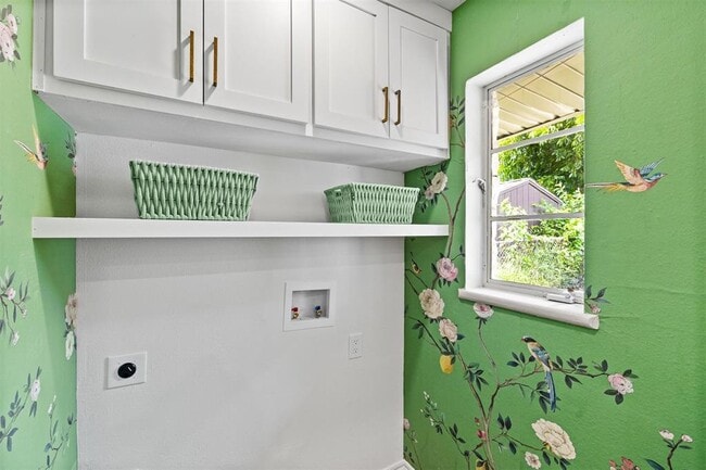 Building Photo - 2737 Clermont Pl